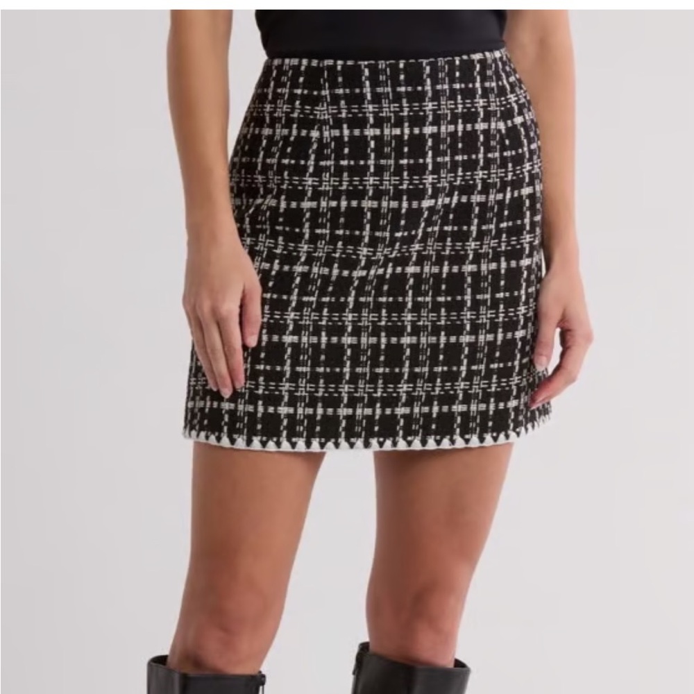 Laundry by Shelli Segal Black with White Plaid
Tweed Mini Skirt, Sz Small, NWT